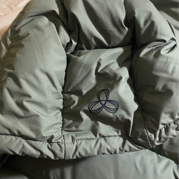 Aritzia super puff shorty - Dark Olive - Picture 7 of 8